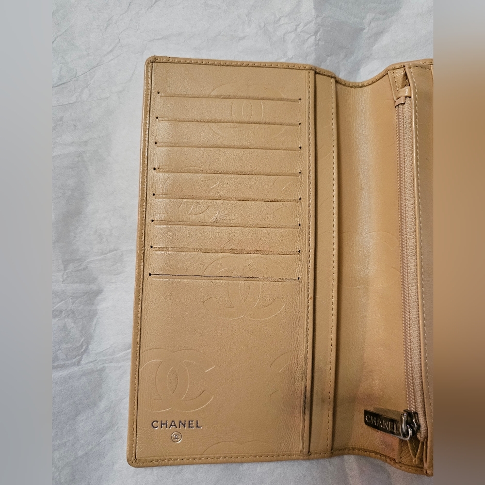 Chanel Cream and Black Cambon Bifold Wallet - Picture 7 of 16